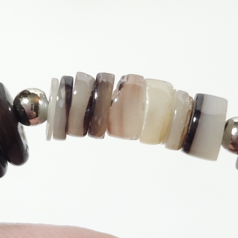 Handmade Pen & Hammer Shell Heishi Bead with Kewa Horn Shell Chip Bracelet - Picture 10 of 15